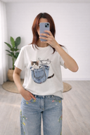 T-Shirt Maniche Corte Tasca Jeans con Gattino